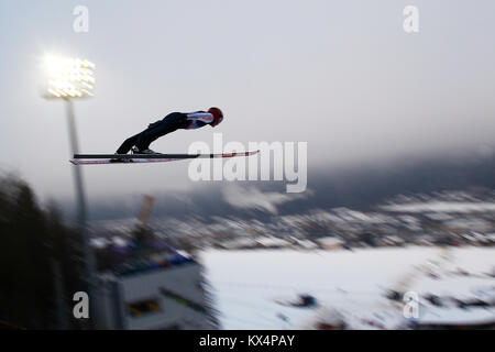 Bischofshofen, Austria. 06th, Jan 2018. Leyhe Stephan from Germany soars through the air during his 1st trial round jump on day 8 of the 66th Four Hills Ski jumping tournament in Bischofshofen, Austria, 06 January 2018. (PHOTO) Alejandro Sala/Alamy Live News Stock Photo