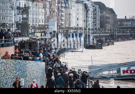 Duesseldorf, Germany. 7th Jan, 2018. People out walking beside the banks of the river Rhine during high water levels in Duesseldorf, Germany, 7 January 2018. Credit: Bernd Thissen/dpa/Alamy Live News Stock Photo