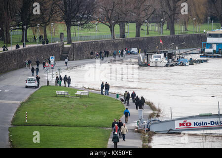 Duesseldorf, Germany. 7th Jan, 2018. The partially flooded banks of the river Rhine during high water levels in Duesseldorf, Germany, 7 January 2018. Credit: Bernd Thissen/dpa/Alamy Live News Stock Photo