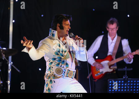 Birmingham, UK. 6th Jan, 2018. A hopeful contestant at the finals of the Elvis European Championship at the Hilton Hotlel, NEC, Birmingham. Credit: Peter Lopeman/Alamy Live News Stock Photo