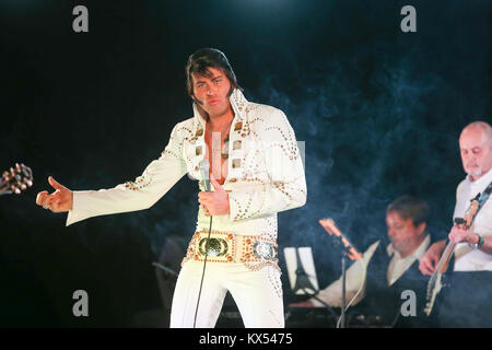 Birmingham, UK. 6th Jan, 2018. A hopeful contestant at the finals of the Elvis European Championship at the Hilton Hotlel, NEC, Birmingham. Credit: Peter Lopeman/Alamy Live News Stock Photo