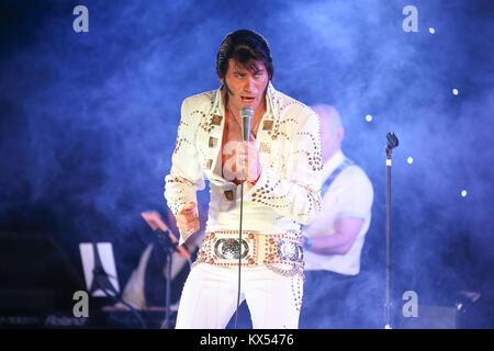 Birmingham, UK. 6th Jan, 2018. A hopeful contestant at the finals of the Elvis European Championship at the Hilton Hotlel, NEC, Birmingham. Credit: Peter Lopeman/Alamy Live News Stock Photo