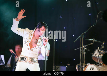 Birmingham, UK. 6th Jan, 2018. A hopeful contestant at the finals of the Elvis European Championship at the Hilton Hotlel, NEC, Birmingham. Credit: Peter Lopeman/Alamy Live News Stock Photo