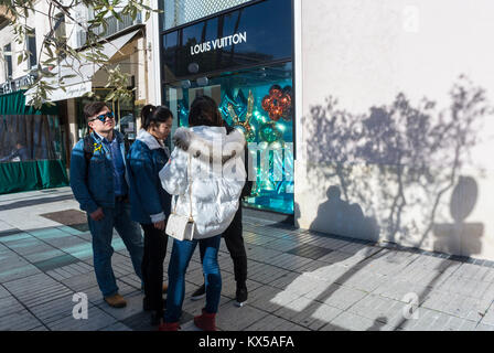 Chinese tourists at Louis Vuitton store in Paris, France Stock Photo: 51851468 - Alamy