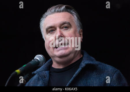 London, UK. 4th November, 2017. John Nicolson, broadcaster and ex-SNP MP, addresses campaigners for Palestine who marched through London to demand jus Stock Photo