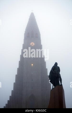 Viking Statue of Leifur Eiríksson outside Hallgrímskirkja in Reykjavik, Iceland Stock Photo