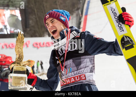 Bischofshofen, Austria. 06th Jan, 2018. Poland's Kamil Stoch celebrates the victory at the Four Hills Tournament with his trophy in Bischofshofen, Austria, 06 January 2018. Stoch won in Bischofshofen and thereby all four jumps of the Four Hills Tournament. Credit: Daniel Karmann/dpa/Alamy Live News Stock Photo