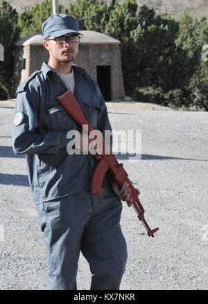 Spc. Taylor Cross, an all-source analyst from the Illinois Army National Guard, acts as an Afghan National Police for Panther Strike 2014 at Camp Williams, Utah, June 20. During the exercise, more than 100 military intelligence Soldiers donned local attire and occupied simulated Afghan villages. Panther Strike is an annual training event that brings together military intelligence Soldiers from across the U.S. and partner nations for a large-scale, dynamic, full-spectrum intelligence exercise. (U.S. Army Photo National Guard photo/Spc. Brianne M. Roudebush/Released) Stock Photo