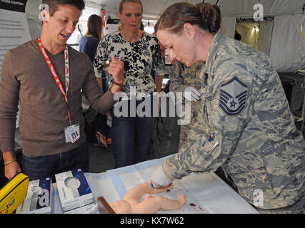 Members of the Colorado National Guard Chemical, Biological, Radiological, Nuclear (CBRN) Enhanced Response Force Package (CERFP) train with medical personnel from Primary Children's Hospital in Salt Lake City, Utah on November 5, 2014 during Vigilant Guard. The Guardsmen had the opportunity to train with the hospital staff on procedures for pediatric patients. (Air National Guard photo by Staff Sgt. Annie Edwards/RELEASED) Stock Photo