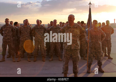 US army soldiers farewell before leaving for deployment Stock Photo