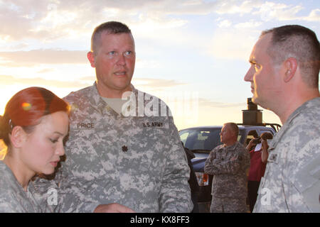 US army soldiers farewell before leaving for deployment Stock Photo