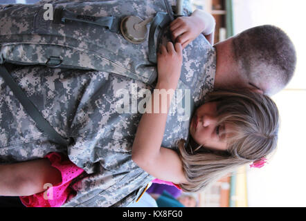 US army soldiers farewell before leaving for deployment Stock Photo