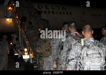 US army farewell before leaving for deployment Stock Photo