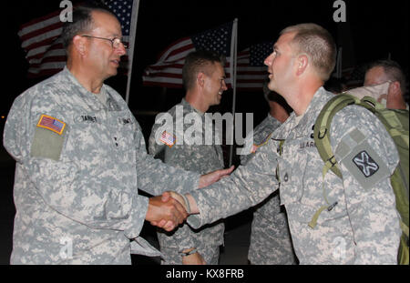 US army farewell before leaving for deployment Stock Photo