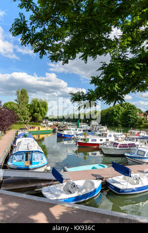 Joinville-le-Pont, Val-de-Marne, France - June 6, 2017: Riverboats, houseboats and electric rental boats mooring on the river Marne in the lovely mari Stock Photo