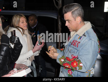 Robbie Williams pictured arriving at the Radio 2 studio  Featuring: Robbie Williams Where: London, United Kingdom When: 08 Dec 2017 Credit: Mario Mitsis/WENN.com Stock Photo