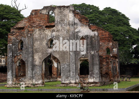 Ruins in palace in Phra Narai Rachjanivej in Lopburi, Thailand Stock Photo