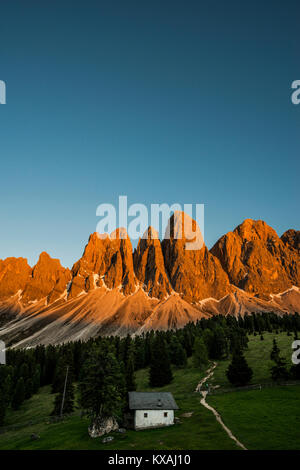 Sunset, Glatschalm below the Geislerspitzen, Villnösstal, Sass Rigais, Dolomites, South Tyrol, Italy Stock Photo