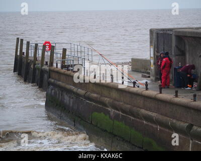 Sheerness, Kent, UK. 8th Jan, 2018. UK Weather: a cold and grey day in Sheerness. Credit: James Bell/Alamy Live News Stock Photo