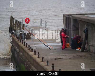 Sheerness, Kent, UK. 8th Jan, 2018. UK Weather: a cold and grey day in Sheerness. Credit: James Bell/Alamy Live News Stock Photo