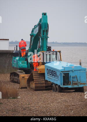 Sheerness, Kent, UK. 8th Jan, 2018. UK Weather: a cold and grey day in Sheerness. Credit: James Bell/Alamy Live News Stock Photo