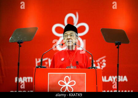 SHAH ALAM, MALAYSIA - DECEMBER 23: Former Malaysian Prime Minister and Opposition Malaysian United Indigenous Party (PPBM) chairman, Mahathir Mohamad speech during first annual general assembly meeting in Shah Alam outside Kuala Lumpur on December 30, 2017. The government's mandate through the 13th general election will end June next year and the 14th general election must be held within 60 days from that date. The Malaysian United Indigenous Party (PPBM) it is one of the four component parties of the opposition coalition in Malaysia called the Pakatan Harapan has been led by former Prime Mini Stock Photo