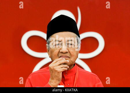 SHAH ALAM, MALAYSIA - DECEMBER 23: Former Malaysian Prime Minister and Opposition Malaysian United Indigenous Party (PPBM) chairman, Mahathir Mohamad attend to first annual general assembly meeting in Shah Alam outside Kuala Lumpur on December 30, 2017. The government's mandate through the 13th general election will end June next year and the 14th general election must be held within 60 days from that date. The Malaysian United Indigenous Party (PPBM) it is one of the four component parties of the opposition coalition in Malaysia called the Pakatan Harapan has been led by former Prime Minister Stock Photo