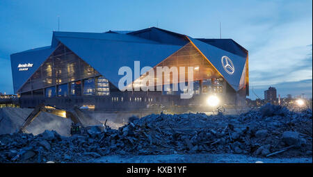 Atlanta, GA, USA. 8th Jan, 2018. The Mercedes-Benz Stadium is set for the 2018 NCAA National Championship game between the University of Georgia Bulldogs and the University of Alabama Crimson Tide at Mercedes-Benz Stadium in Atlanta, GA. Justin Cooper/CSM/Alamy Live News Stock Photo