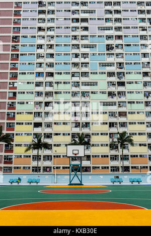 Hong Kong, Hong Kong SAR, CHINA. 15th Sep, 2017. HONG KONG SAR, CHINA. AUGUST, 8, 2016:Choi Hung Estate, one of the oldest public housing estates in Hong Kong. It is located in the Wong Tai Sin District of Kowloon. Hong Kong. View from Sheung Yee Road. Credit: Jayne Russell/ZUMA Wire/Alamy Live News Stock Photo