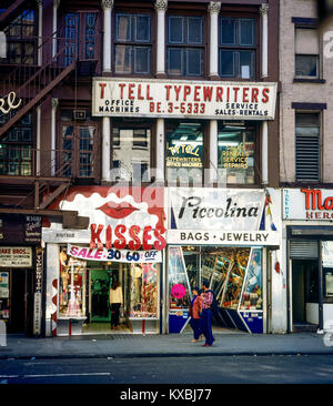 New York 1980s, Kisses boutique store, Piccolina bags and jewelry shop, office machines sales and rental, Manhattan, New York City, NY, NYC, USA, Stock Photo