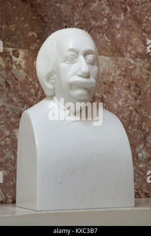 German-born physicist Albert Einstein. Marble bust by German sculptor Wilhelm Uhlig (1990) on display in the hall of fame in the Walhalla Memorial near Regensburg in Bavaria, Germany. Stock Photo