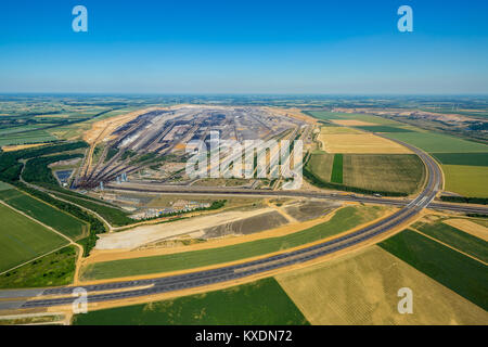 New construction of the A44 and A61 motorways, Jackerath motorway intersection, Garzweiler lignite open-cast mine, RWE-Power Stock Photo