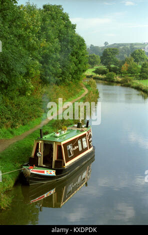 UK, England, Cheshire, Bollington, Macclesfield Canal narrowboat moored near Kerridge Stock Photo