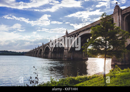 Veterans Memorial bridge over the Susquehanna river, linking Columbia and Wrightsville Pennsylvania Stock Photo