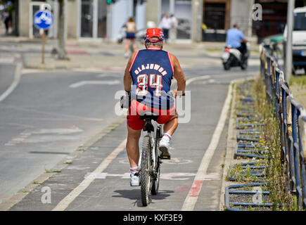 Houston rockets jersey hi-res stock photography and images - Alamy