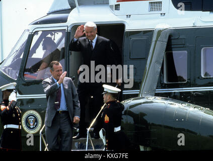 Severn River, Maryland, USA. 17th June, 1992. United States President George H.W. Bush and President Boris Yeltsin of the Russian Federation wave as they depart Marine One to take a boat ride on the Severn River in Maryland on June 17, 1992. Credit: Ron Sachs/CNP Credit: Dennis Brack/CNP/ZUMA Wire/Alamy Live News Stock Photo