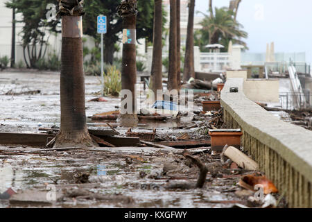 Montecito, California, USA. 10th Jan, 2018. Debris piles up on the sidewalk next to Butterfly beach in Montecito, Calif. Heavy rain brought flash flooding and mudslides to the area in Montecito, Calif. late on Tuesday, January 9, 2018. Credit: Daniel Dreifuss/Alamy Live News Stock Photo