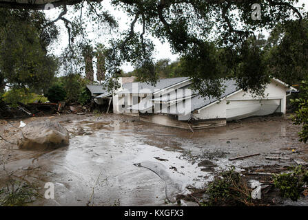 Montecito, California, USA. 10th Jan, 2018. A house destroyed from flash flooding and debris along Olive Mill Road in Montecito, Calif. Heavy rain brought flash flooding and mudslides to the area in Montecito, Calif. late on Tuesday, January 9, 2018. Credit: Daniel Dreifuss/Alamy Live News Stock Photo