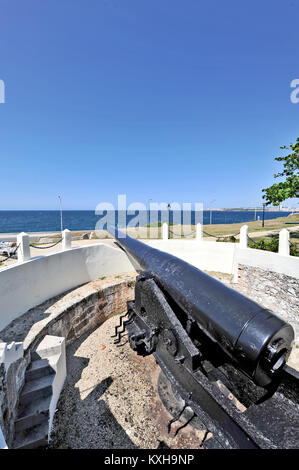 HAVANA, CUBA, MAY 11, 2009. An old cannot targeted at the sea, in the backyard of Hotel Nacional, in Havana, Cuba, on May 11th, 2009. Stock Photo