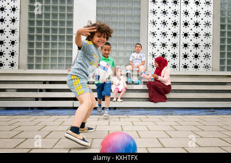 TRAVEL LIFESTYLE KIDS STREET NETHERLANDS, MAROKKO Stock Photo
