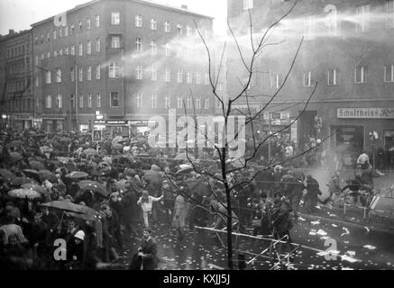 The police uses water guns against demonstrators, who demand Fritz Teufel's release on 27 November 1967 in Berlin. FYI: Teufel is the German word for devil, it is his real surname. | usage worldwide Stock Photo