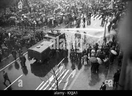 The police uses water guns against demonstrators, who demand Fritz Teufel's release on 27 November 1967 in Berlin. FYI: Teufel is the German word for devil, it is his real surname. | usage worldwide Stock Photo