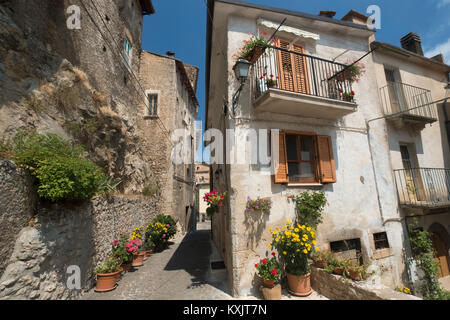 Pettorano sul Gizio (L'Aquila, Abruzzi, Italy): old typical village near Sulmona Stock Photo