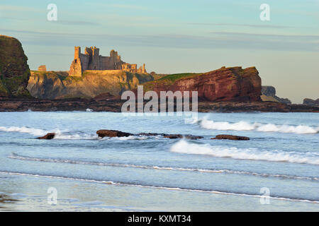 Tantallon Castle, North Berwick, East Lothian, Scotland.  View from Seacliff beach Stock Photo