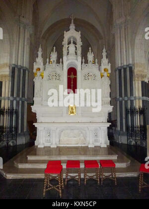 Blendecques (Pas-de-Calais, Fr) église Saint-Colombe (09) maître-autel Stock Photo