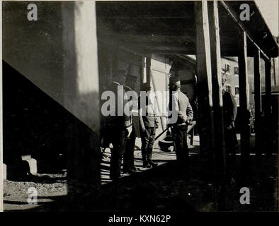 Ankunft in Castelnuovo und Bergrüssung durch das Kriegshafenkommando. Aufgenommen am 12. Februar 1916 in Castelnuovo. (BildID 15532444) Stock Photo