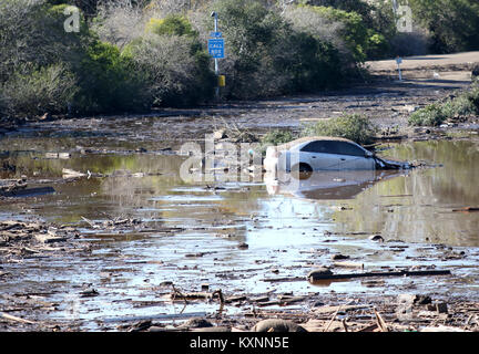 Montecito, California, USA. 10th Jan, 2018. A view of Highway 101 from the Olive Mill Rd in Montecito, CA Wednesday 10, 2018. Credit: Daniel Dreifuss/Alamy Live News Stock Photo