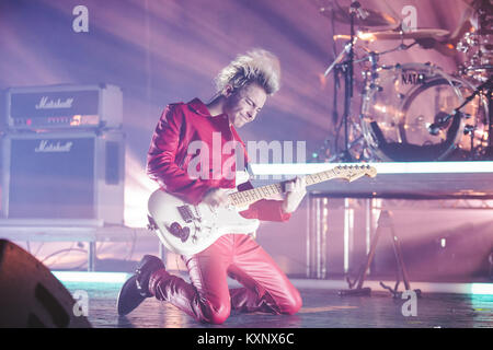 Manchester, London, UK. 10th Jan, 2018. Ryan Potter of the british rock band 'The Hunna' performs at the Manchester Apollo. Credit: Myles Wright/ZUMA Wire/Alamy Live News Stock Photo