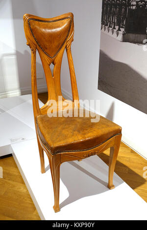 Chair, Hector Guimard, Paris, c. 1900, pear wood, leather - Bröhan Museum, Berlin - DSC03968 Stock Photo