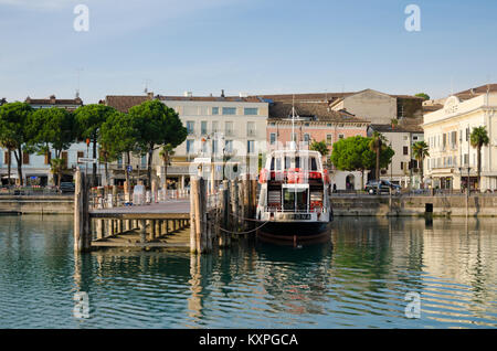DESENZANO DEL GARDA, ITALY. 26th October 2017. The landing stage in Desenzano's harbour welcomes an increasing number of ferry tourists into the town  Stock Photo